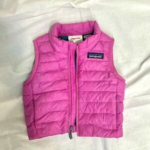 Patagonia Baby Down Sweater™ Vest
Size 3-6 mos
Pink
Excellent condition
